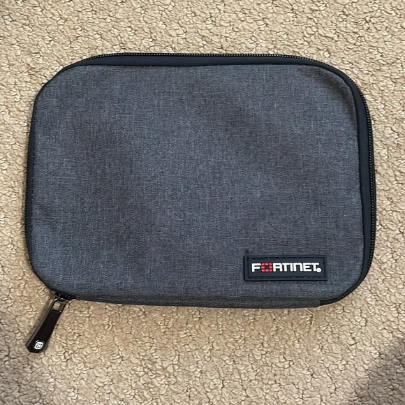Tablet sling bag with electronic travel organizer from Fortinet - Picture 5 of 10